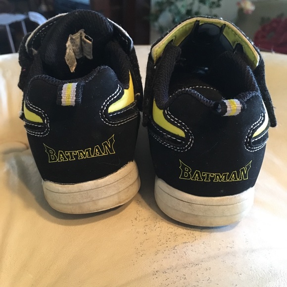 Batman size 9 tennis shoe - Picture 2 of 3